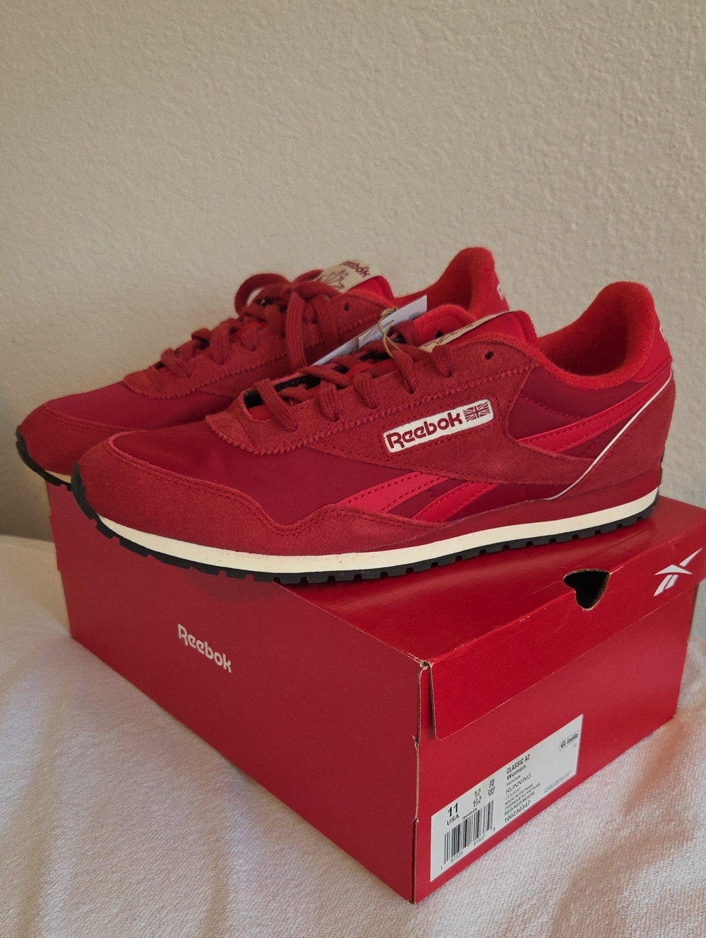 NIB Reebok Women's Classic AZ Running Sneaker 42.5 11 Red White